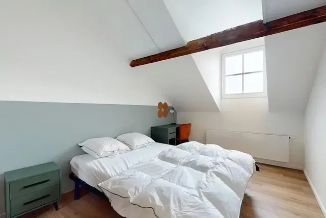 Küche; küchengeräte, holzboden, tageslicht, moderner stil