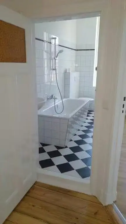 Cocina; electrodomésticos, suelo de madera, luz natural, estilo moderno