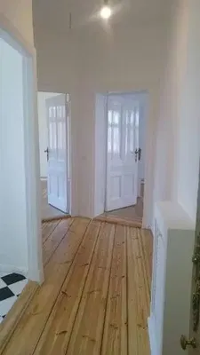 Cocina; electrodomésticos, suelo de madera, luz natural, estilo moderno