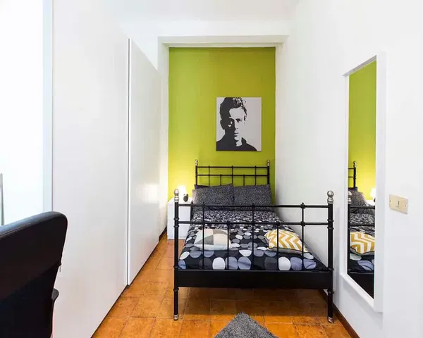 Küche; küchengeräte, holzboden, tageslicht, moderner stil