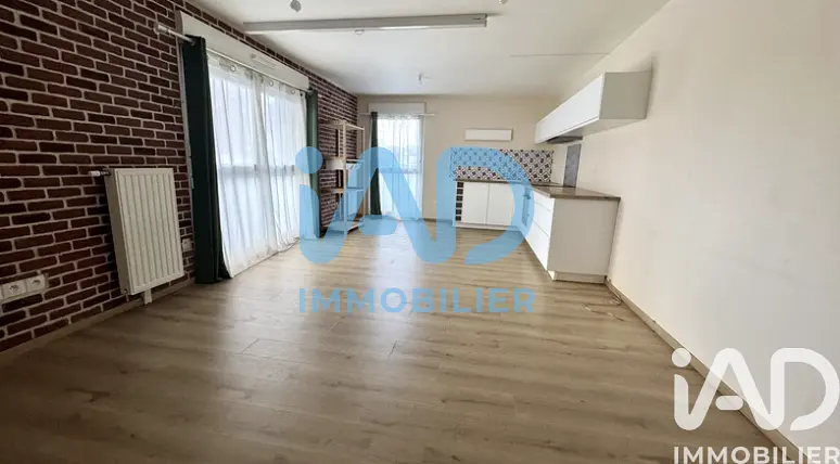 Cuisine; électroménager, parquet, lumière naturelle, style moderne