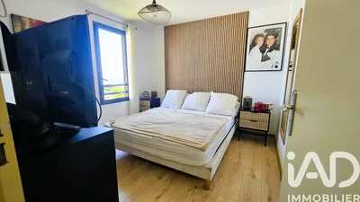 Küche; küchengeräte, holzboden, tageslicht, moderner stil