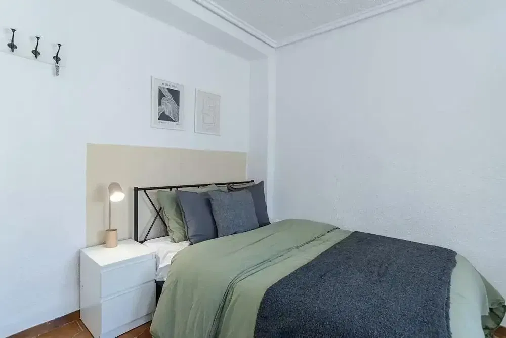 Cuisine; électroménager, parquet, lumière naturelle, style moderne