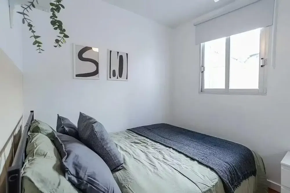 Cuisine; électroménager, parquet, lumière naturelle, style moderne