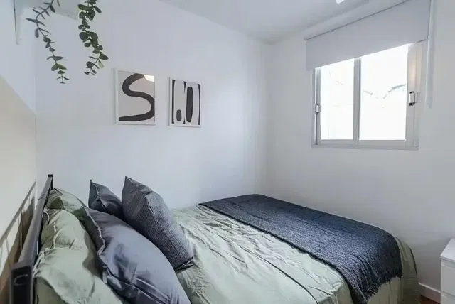 Cuisine; électroménager, parquet, lumière naturelle, style moderne