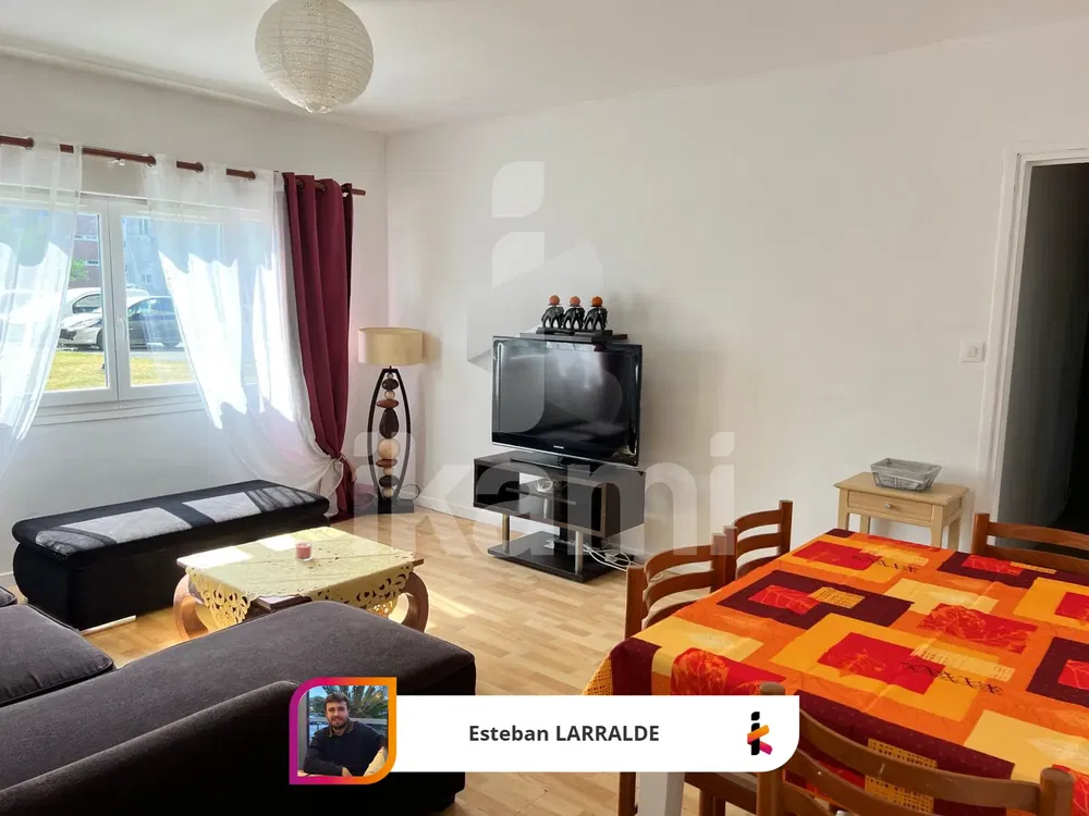 Cuisine; électroménager, parquet, lumière naturelle, style moderne