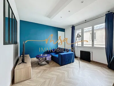 Küche; küchengeräte, holzboden, tageslicht, moderner stil