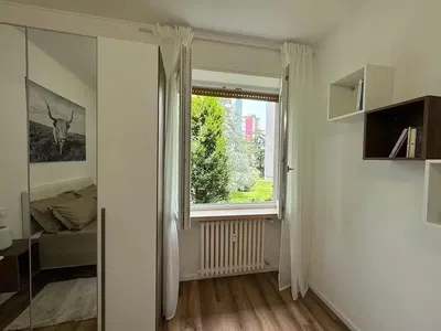 Cuisine; électroménager, parquet, lumière naturelle, style moderne