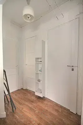 Cuisine; électroménager, parquet, lumière naturelle, style moderne