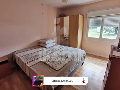 Küche; küchengeräte, holzboden, tageslicht, moderner stil