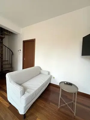 Küche; küchengeräte, holzboden, tageslicht, moderner stil