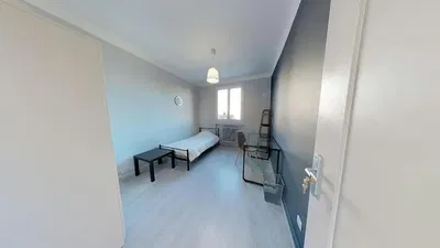 Cozinha; eletrodomésticos, chão de madeira, luz natural, estilo moderno