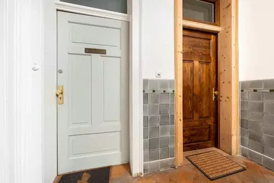 مطبخ; أجهزة المطبخ, أرضية خشبية, ضوء طبيعي, أسلوب عصري