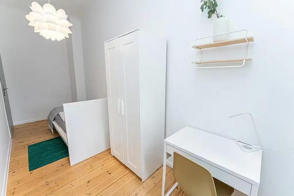 Küche; küchengeräte, holzboden, tageslicht, moderner stil