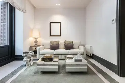 Küche; küchengeräte, holzboden, tageslicht, moderner stil