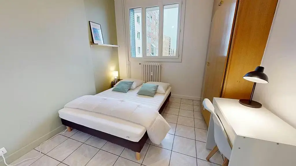 Küche; küchengeräte, holzboden, tageslicht, moderner stil