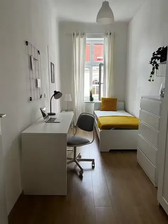 Living room; wood floor, natural light, modern style