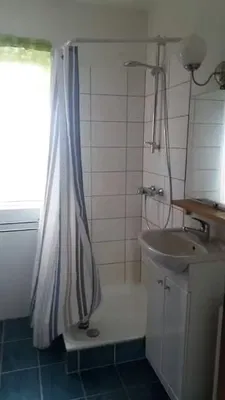 Cuisine; électroménager, parquet, lumière naturelle, style moderne