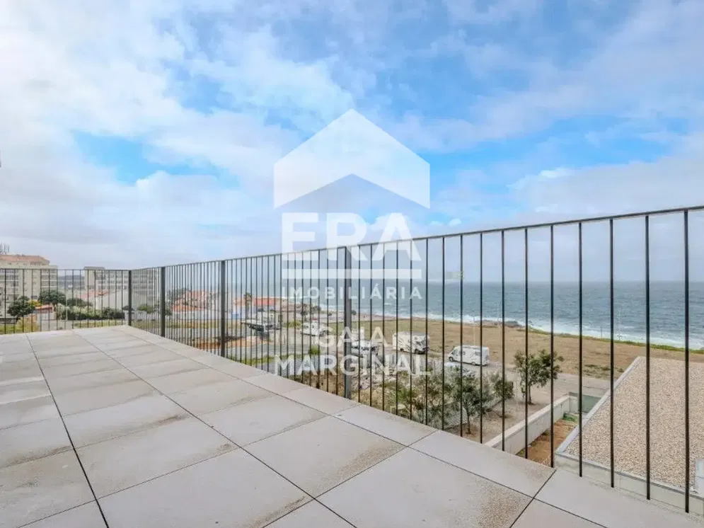 Küche; küchengeräte, holzboden, tageslicht, moderner stil