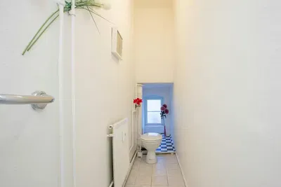 Cuisine; électroménager, parquet, lumière naturelle, style moderne