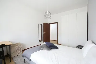 Küche; küchengeräte, holzboden, tageslicht, moderner stil