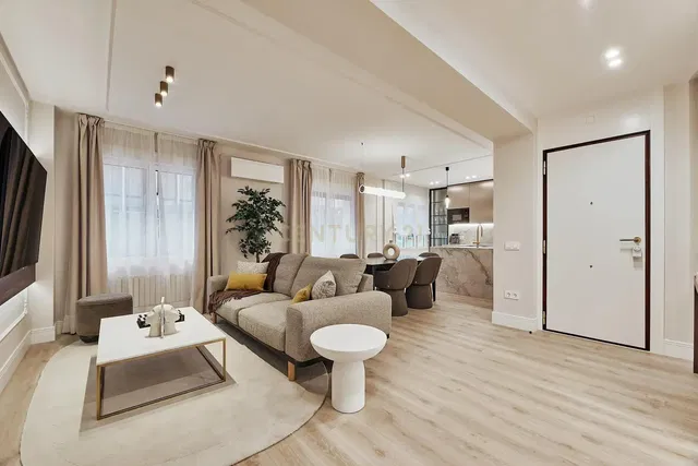 Küche; küchengeräte, holzboden, tageslicht, moderner stil