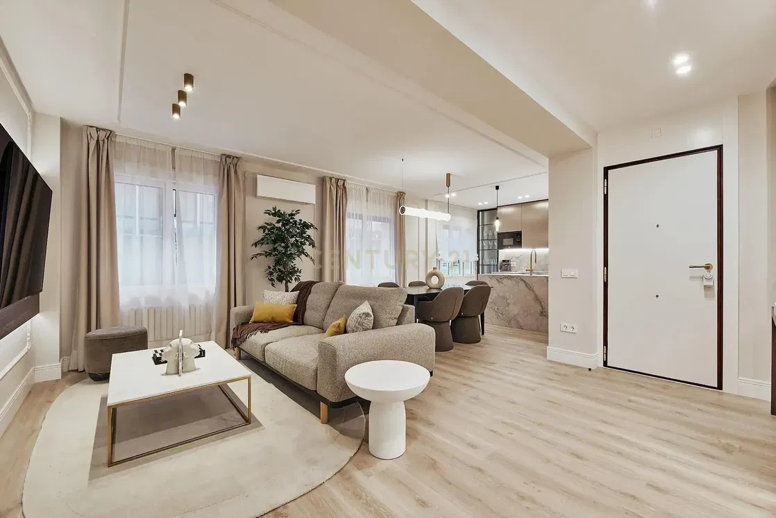 Küche; küchengeräte, holzboden, tageslicht, moderner stil