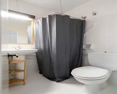 Küche; küchengeräte, holzboden, tageslicht, moderner stil