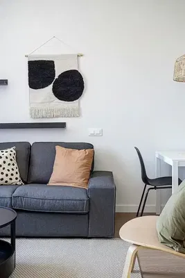 Cozinha; eletrodomésticos, chão de madeira, luz natural, estilo moderno