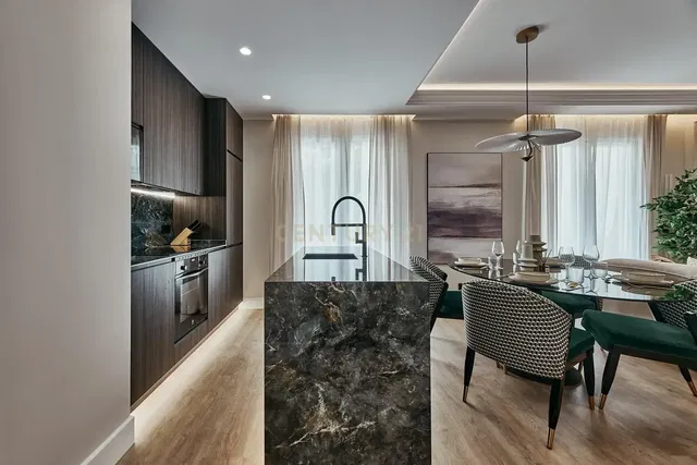 Küche; küchengeräte, holzboden, tageslicht, moderner stil