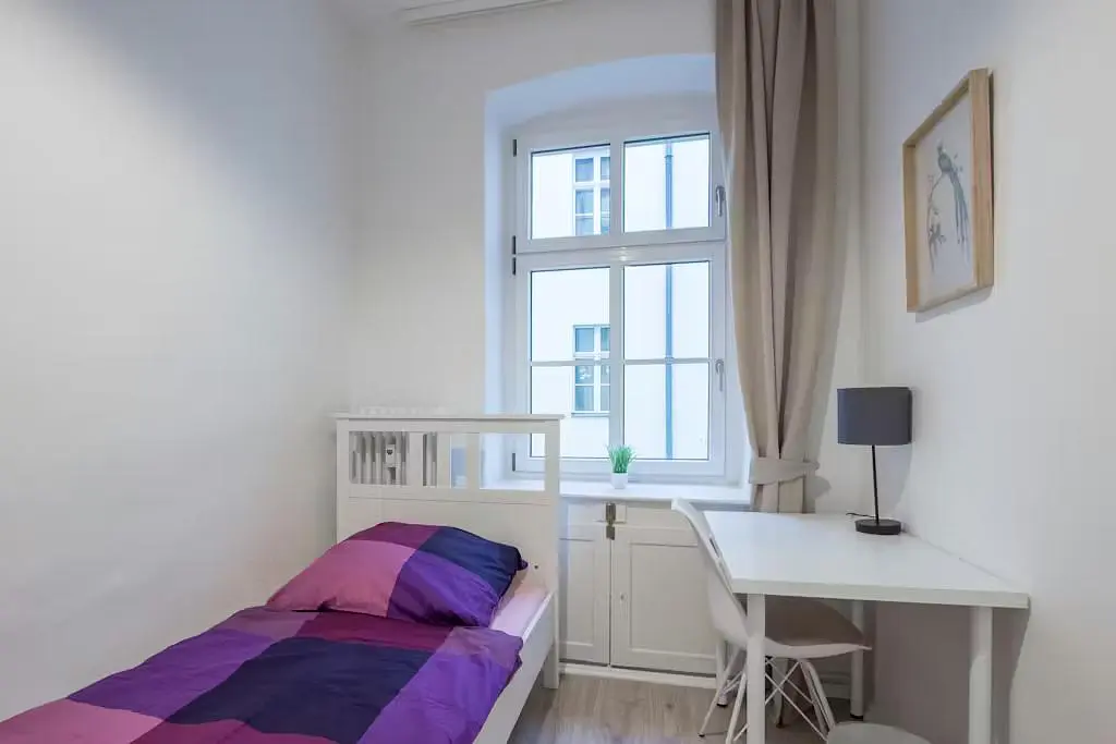 Salon; parquet, lumière naturelle, style moderne