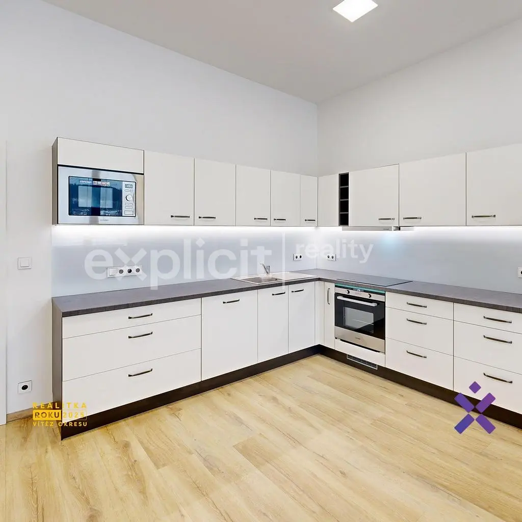 Wohnzimmer; holzboden, tageslicht, moderner stil