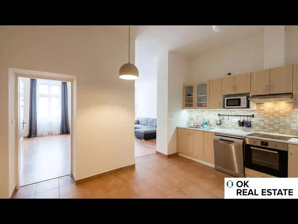 Living room; wood floor, natural light, modern style