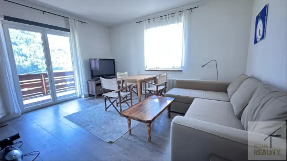 Wohnzimmer; holzboden, tageslicht, moderner stil