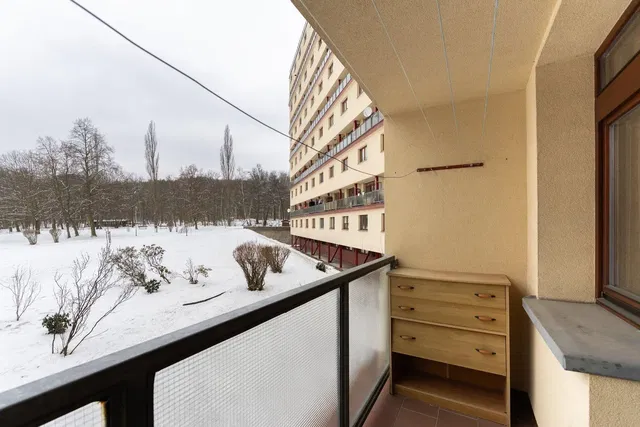 Дневна соба; природно светло, дрвени под, модерни стил, реновиран