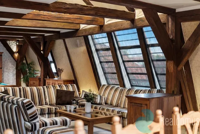 Küche; küchengeräte, holzboden, tageslicht, moderner stil