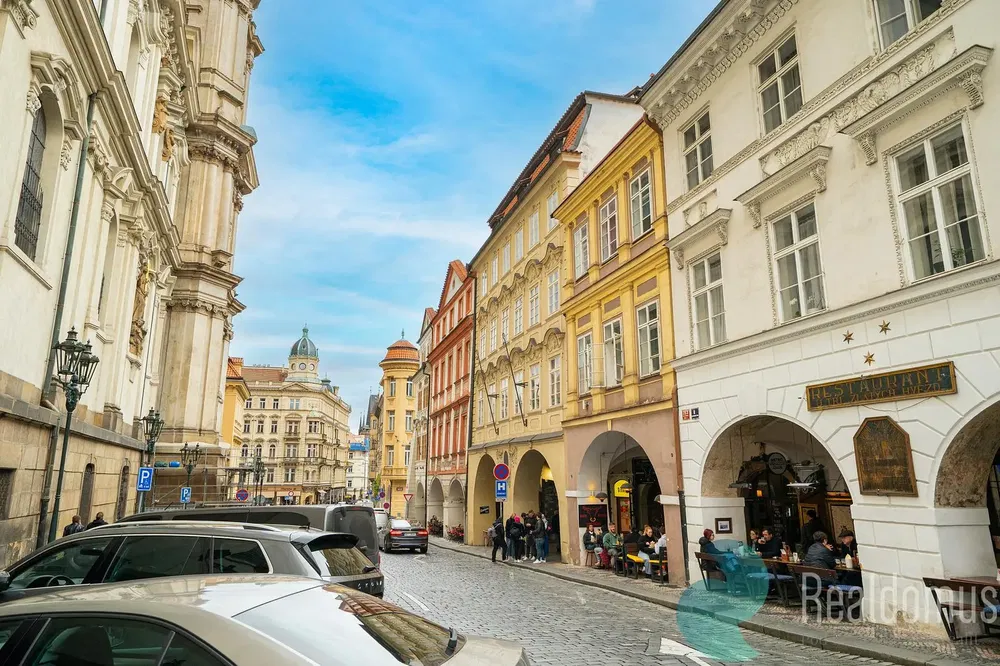 Cocina; electrodomésticos, suelo de madera, luz natural, estilo moderno