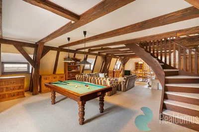 Cocina; electrodomésticos, suelo de madera, luz natural, estilo moderno