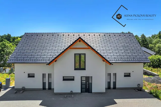 Хол; дървен под, естествена светлина, модерен стил