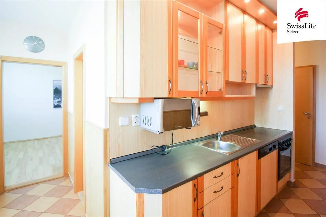 Wohnzimmer; holzboden, tageslicht, moderner stil