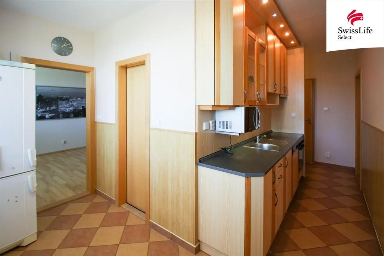 Wohnzimmer; holzboden, tageslicht, moderner stil