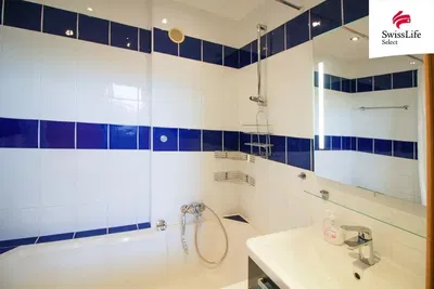 Wohnzimmer; holzboden, tageslicht, moderner stil