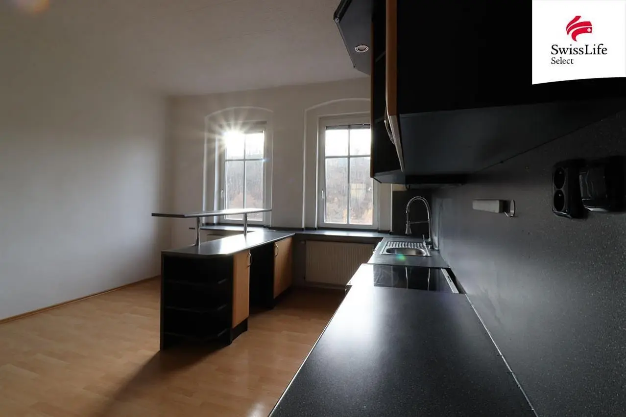 Salon; podłoga drewniana, światło dzienne, styl nowoczesny