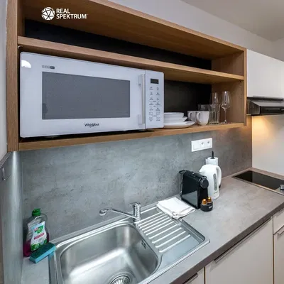 Salon; podłoga drewniana, światło dzienne, styl nowoczesny