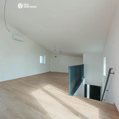 Cuisine; électroménager, parquet, lumière naturelle, style moderne