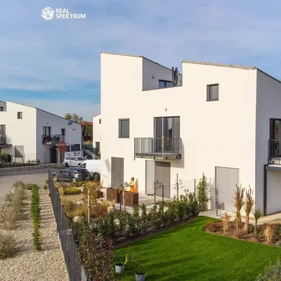 Küche; küchengeräte, holzboden, tageslicht, moderner stil