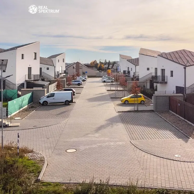 Cuisine; électroménager, parquet, lumière naturelle, style moderne