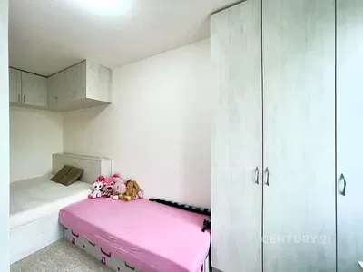 Cuisine; électroménager, parquet, lumière naturelle, style moderne