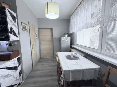 Wohnzimmer; holzboden, tageslicht, moderner stil