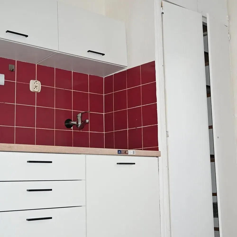 Küche; küchengeräte, holzboden, tageslicht, moderner stil